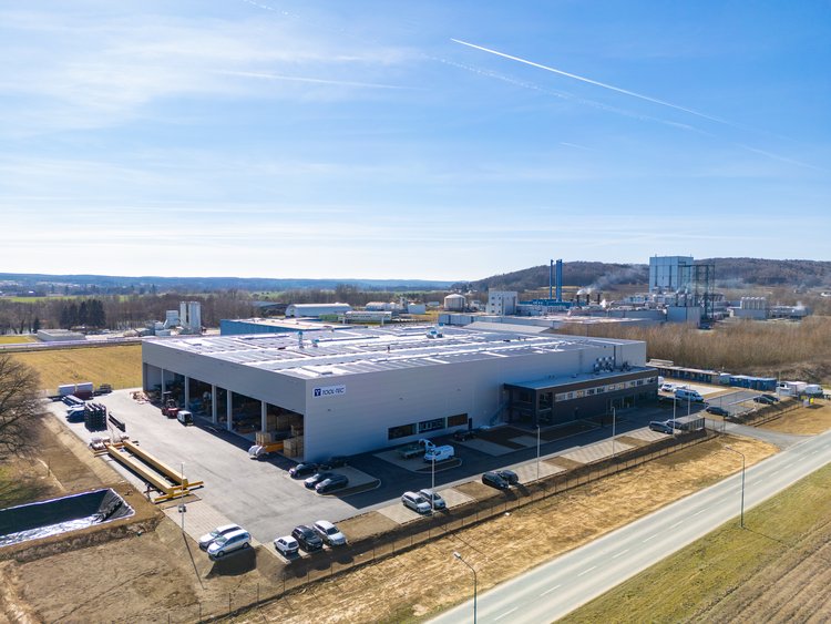 Luftaufnahme Ansicht Nord-Ost mit Hallen-Freibereich, Bürotrakt und Außenanlagen 