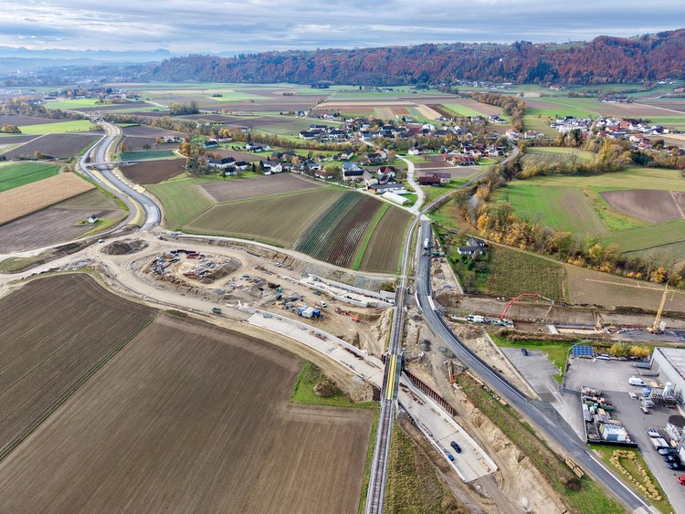 The Pupping-Karling bypass, featuring a roundabout and the two railway viaducts, as well as underpasses with white troughs