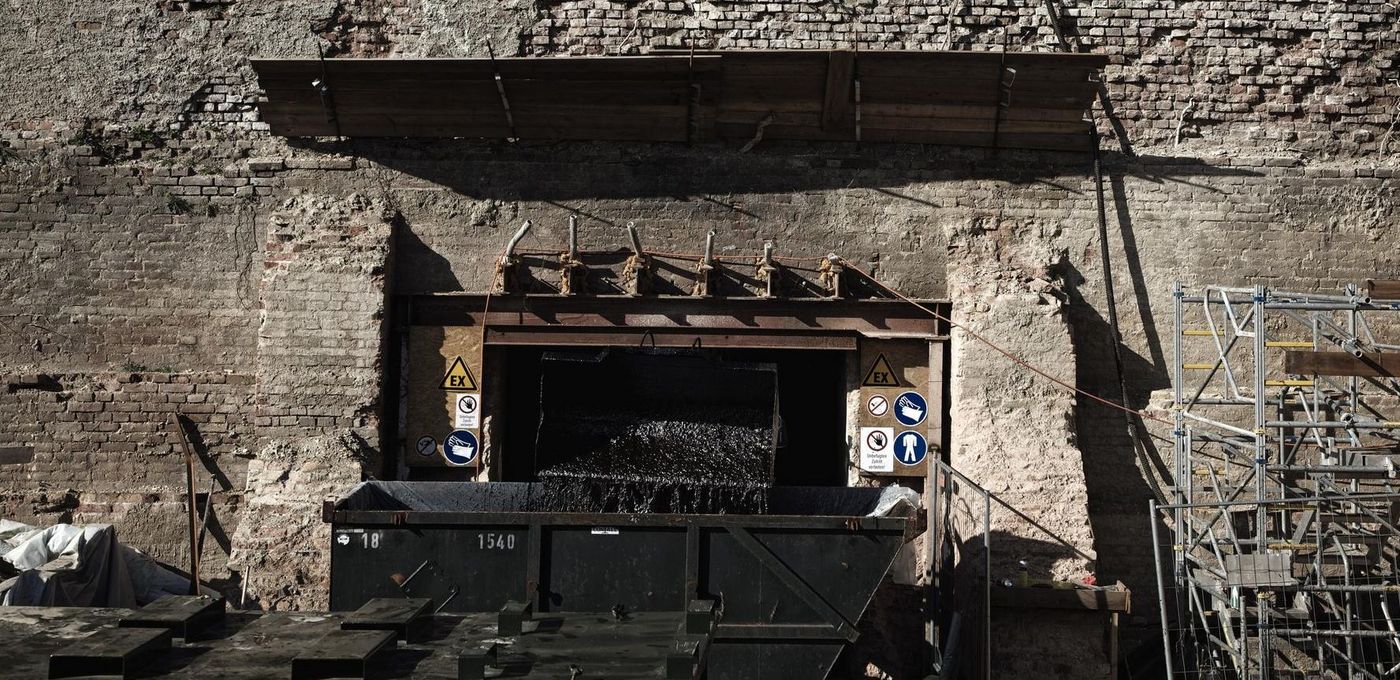 Foto: Altlastsanierung Gaswerk Simmering: Wandöffnung der intakten Zisterne