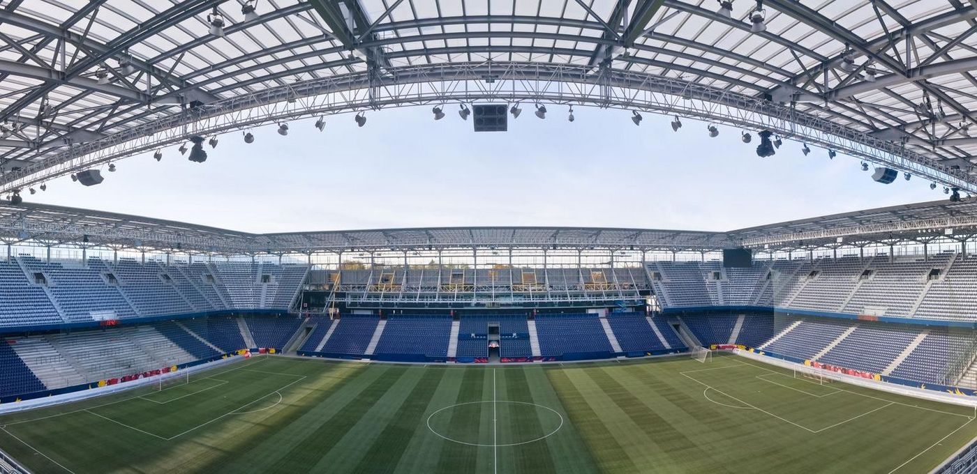 Red Bull Arena: Interior view of the Arena with a view of the pitch and the stands 