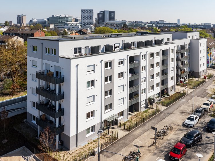 The image shows the Hansaalle from the outside. You can clearly see the white façade.
